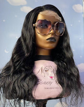 Load image into Gallery viewer, 22 inch body wave lace closure wig for black women
